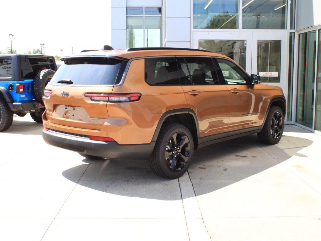New 2026 Jeep Grand Cherokee L Limited w/ Limited Altitude Package AWD/4WD image 6