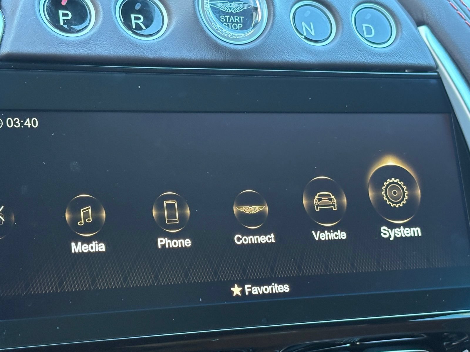 Used 2021 Aston Martin DBX AWD/4WD image 31