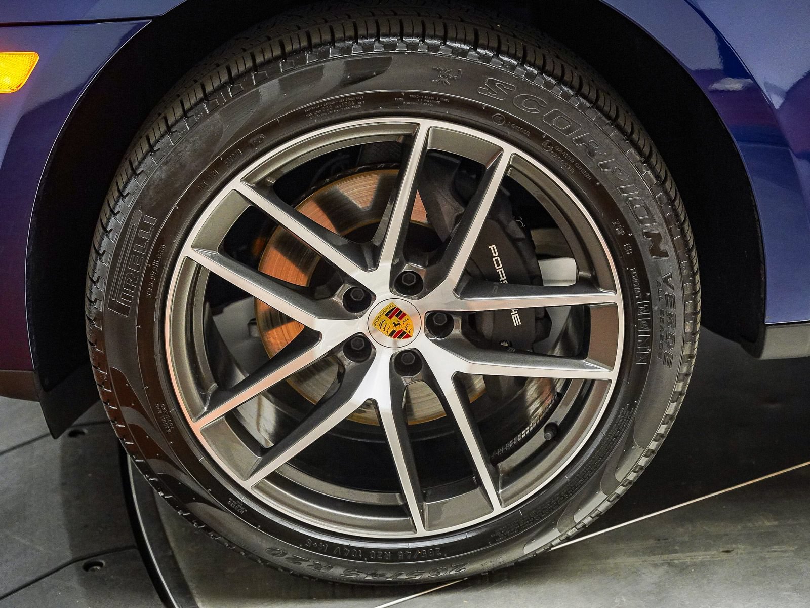Certified 2025 Porsche Macan AWD/4WD image 15
