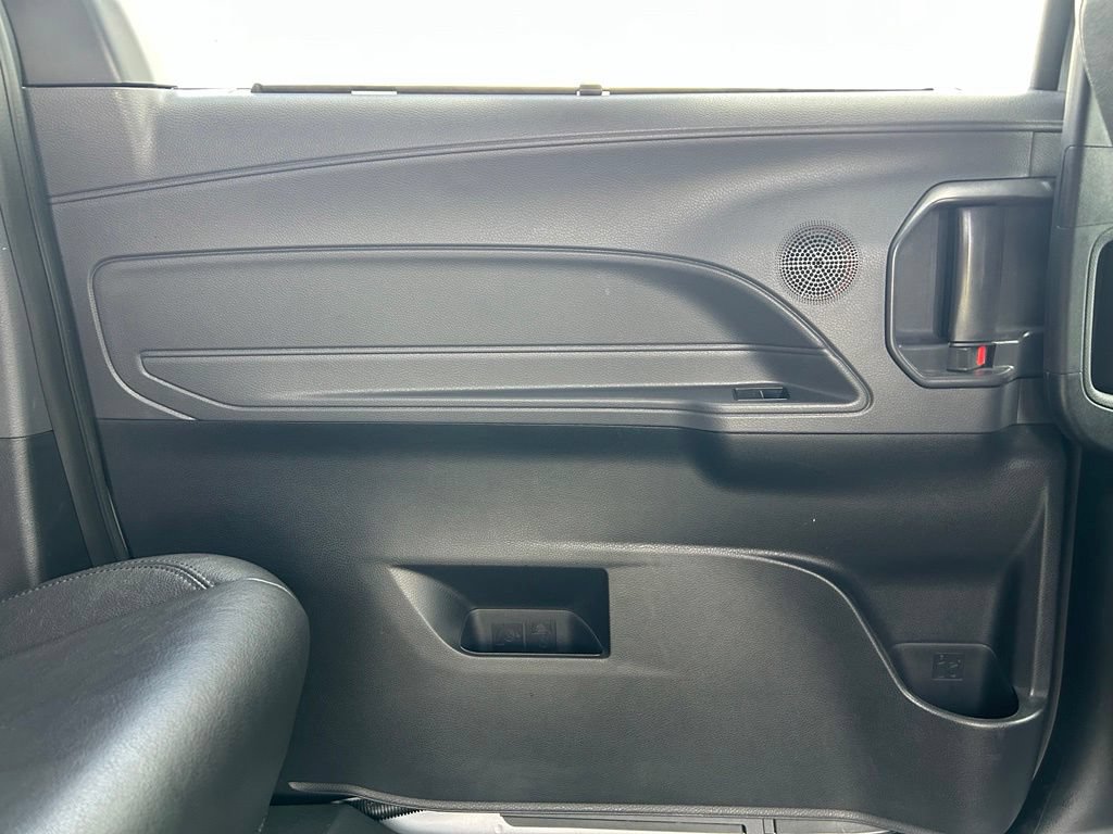Used 2023 Toyota Sienna XSE w/ XSE Plus Package AWD/4WD image 28