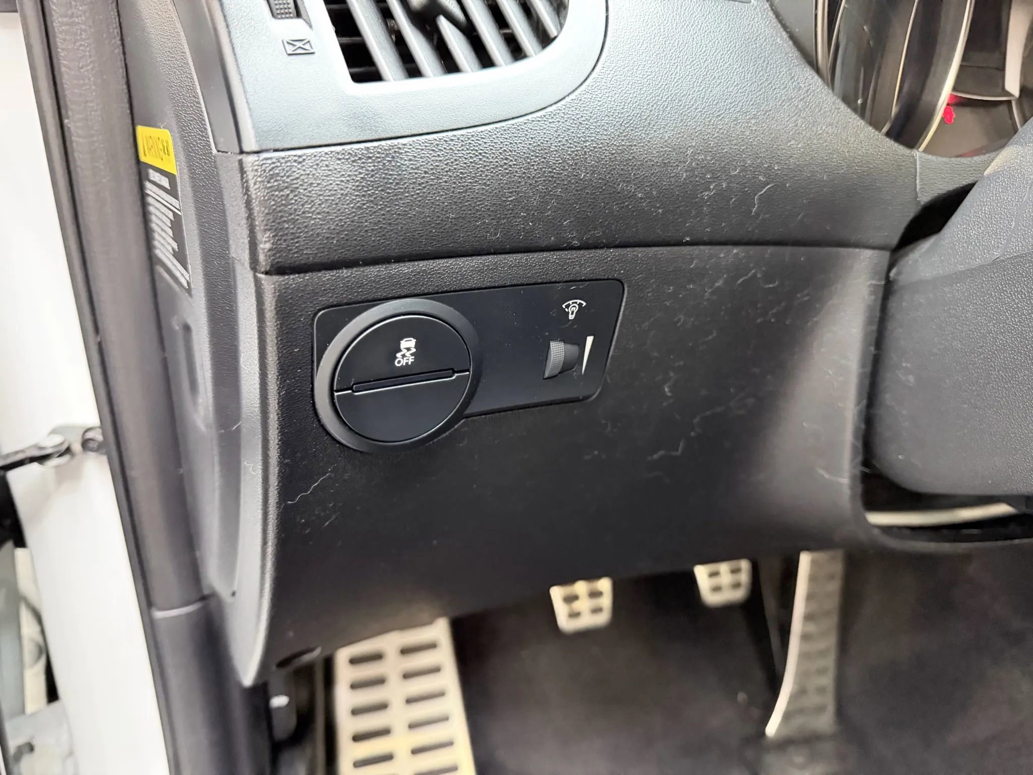 Used 2013 Hyundai Genesis 3.8 image 13