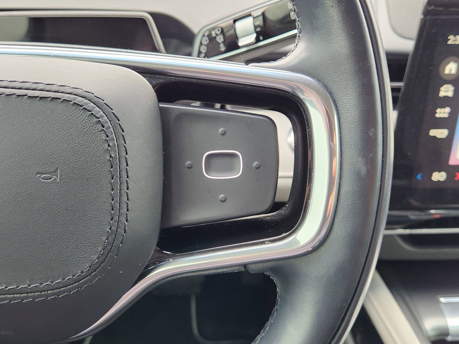 Used 2024 Lincoln Nautilus Premier image 32