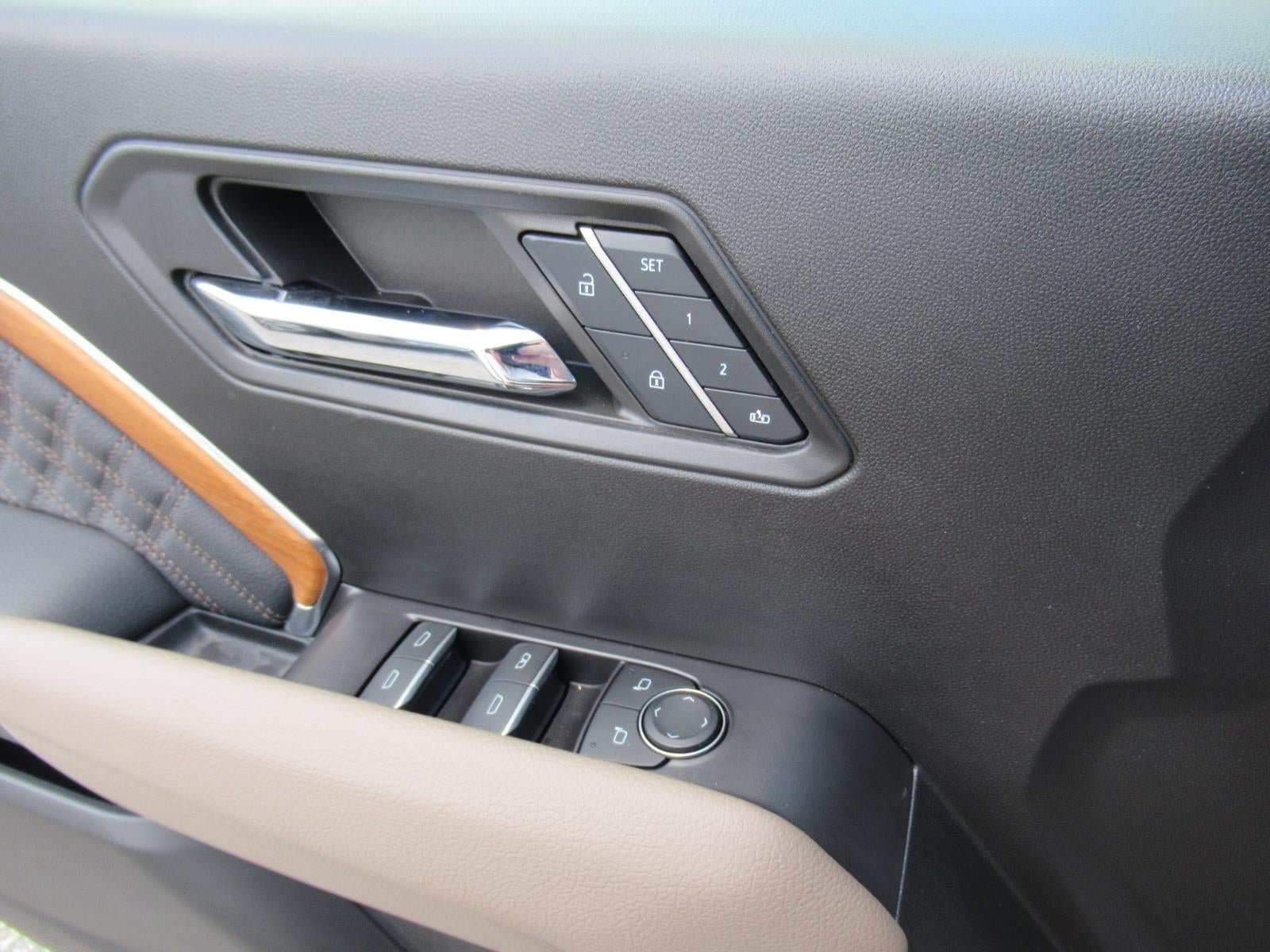Used 2024 GMC Canyon Denali AWD/4WD image 25