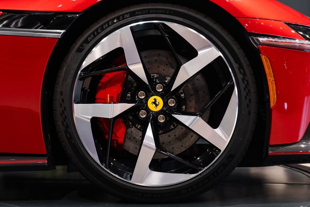 Certified 2025 Ferrari 12Cilindri RWD image 14