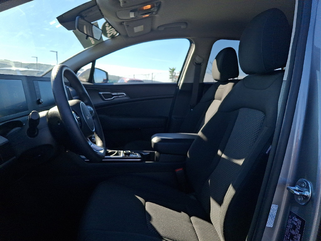 Used 2025 Kia Sportage LX FWD image 14
