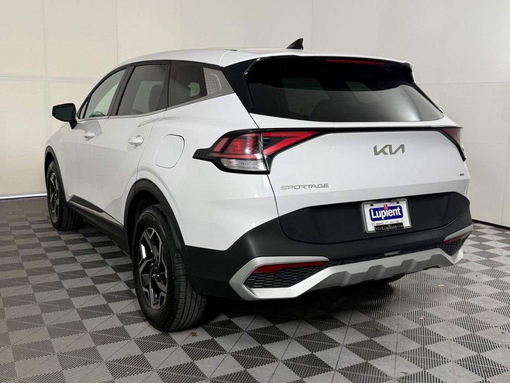 Used 2025 Kia Sportage LX image 8