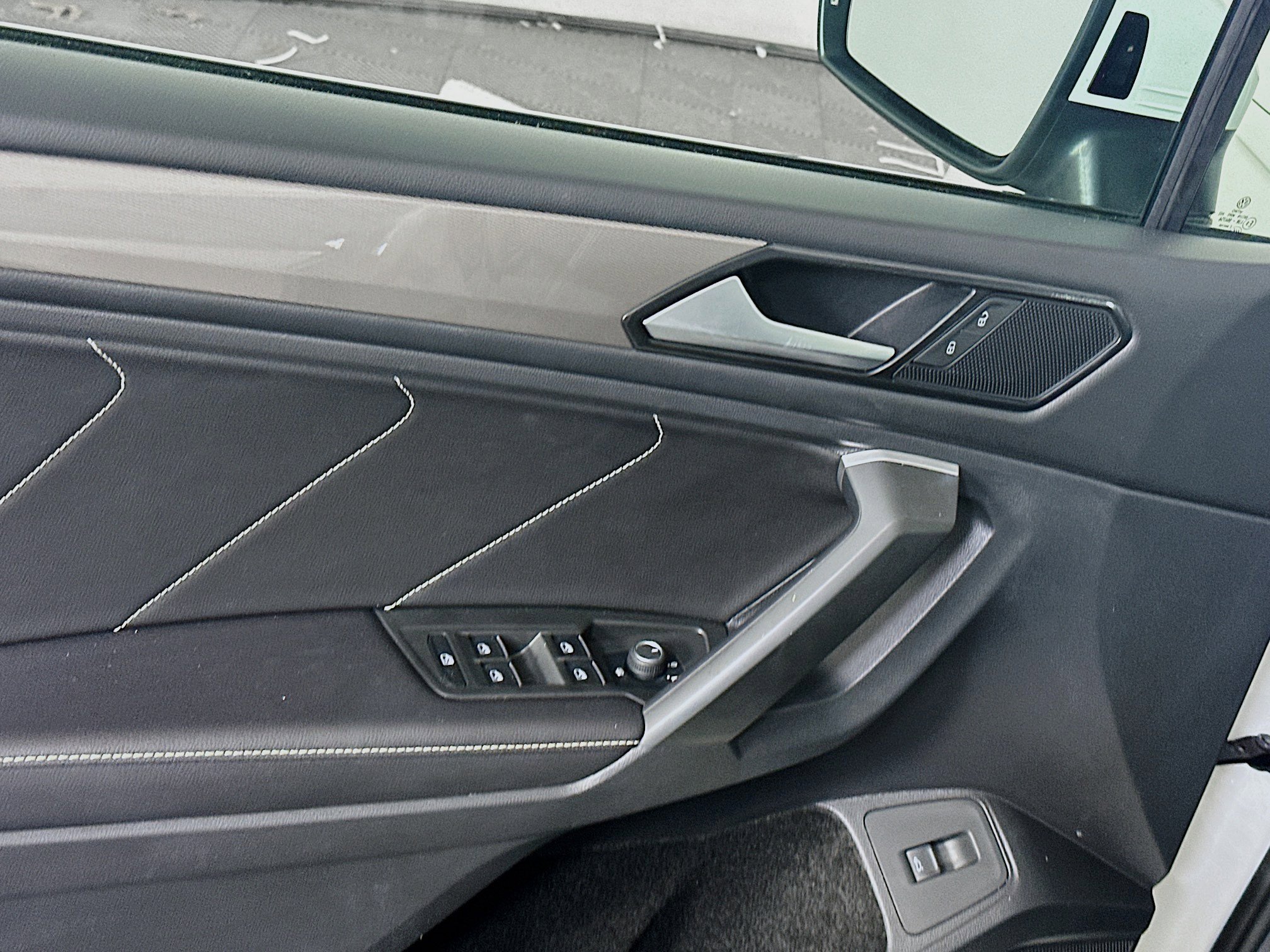 Used 2024 Volkswagen Tiguan SE image 15