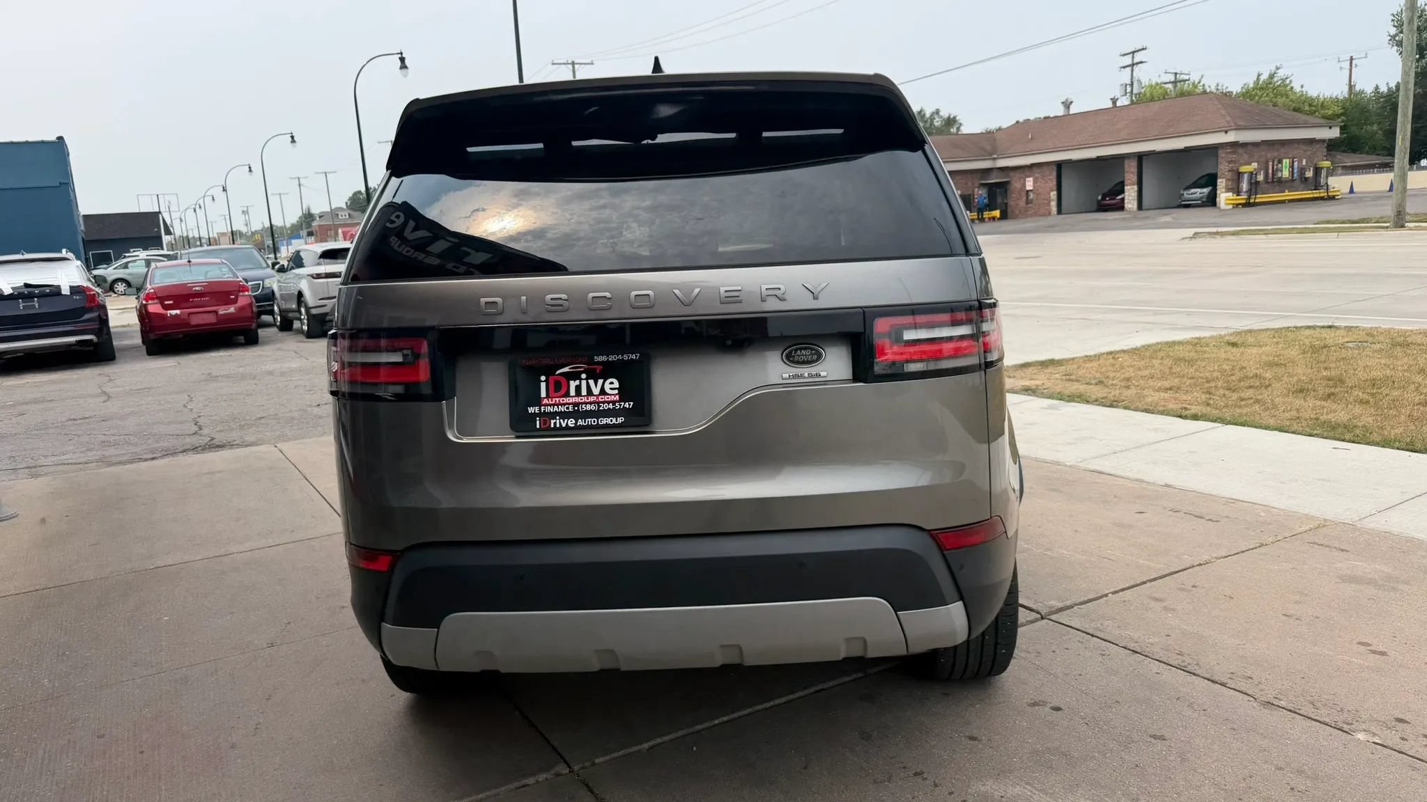 Used 2017 Land Rover Discovery HSE AWD/4WD image 9