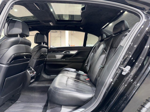 Used 2016 BMW 750i RWD image 13