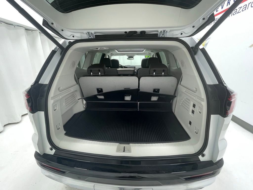 Used 2024 GMC Acadia Denali w/ LPO, Floor Liner Package image 8