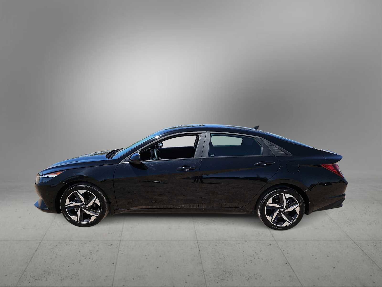 Certified 2023 Hyundai Elantra SEL w/ Convenience Package FWD image 5