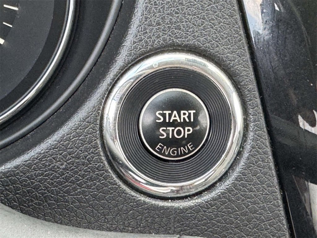 Used 2020 Nissan Rogue Sport SV w/ Technology Package image 26