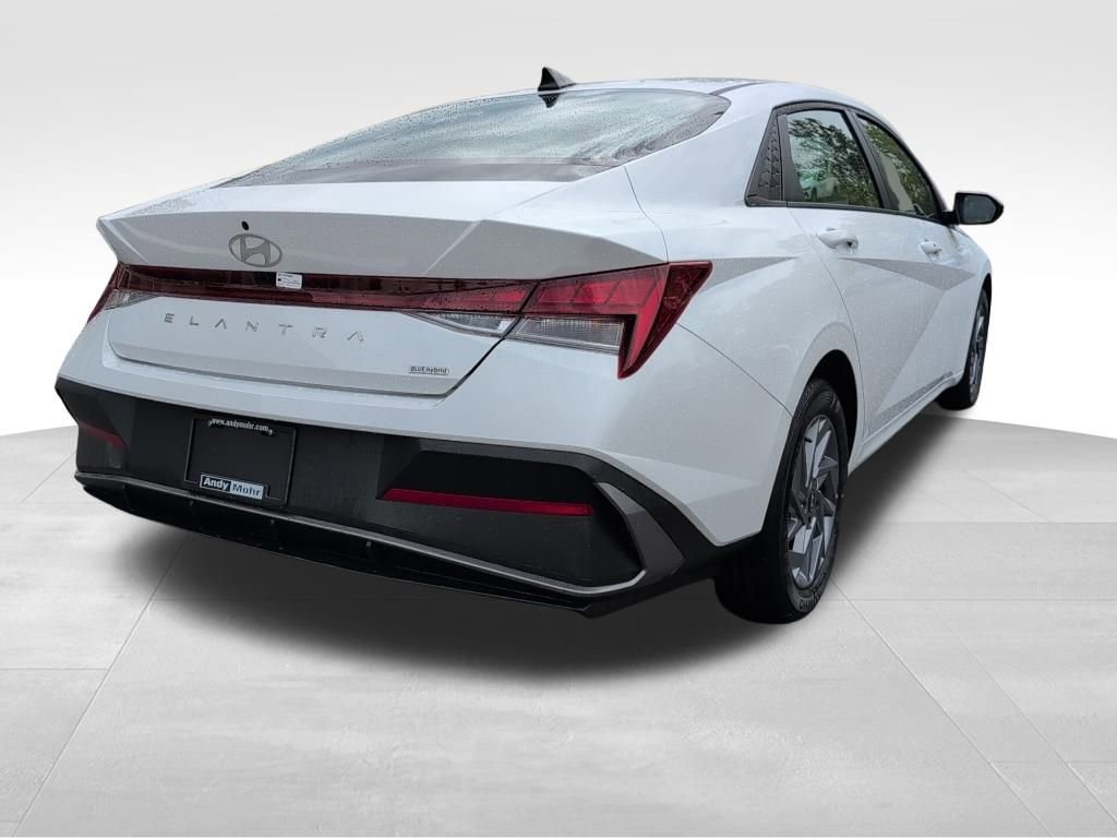 Used 2025 Hyundai Elantra Hybrid FWD image 7