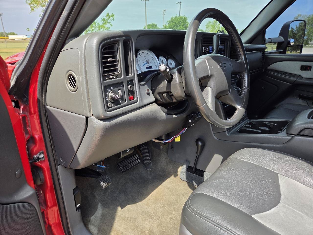 Used 2005 Chevrolet Silverado 3500 LS w/ Heavy-Duty Power Package AWD/4WD image 14