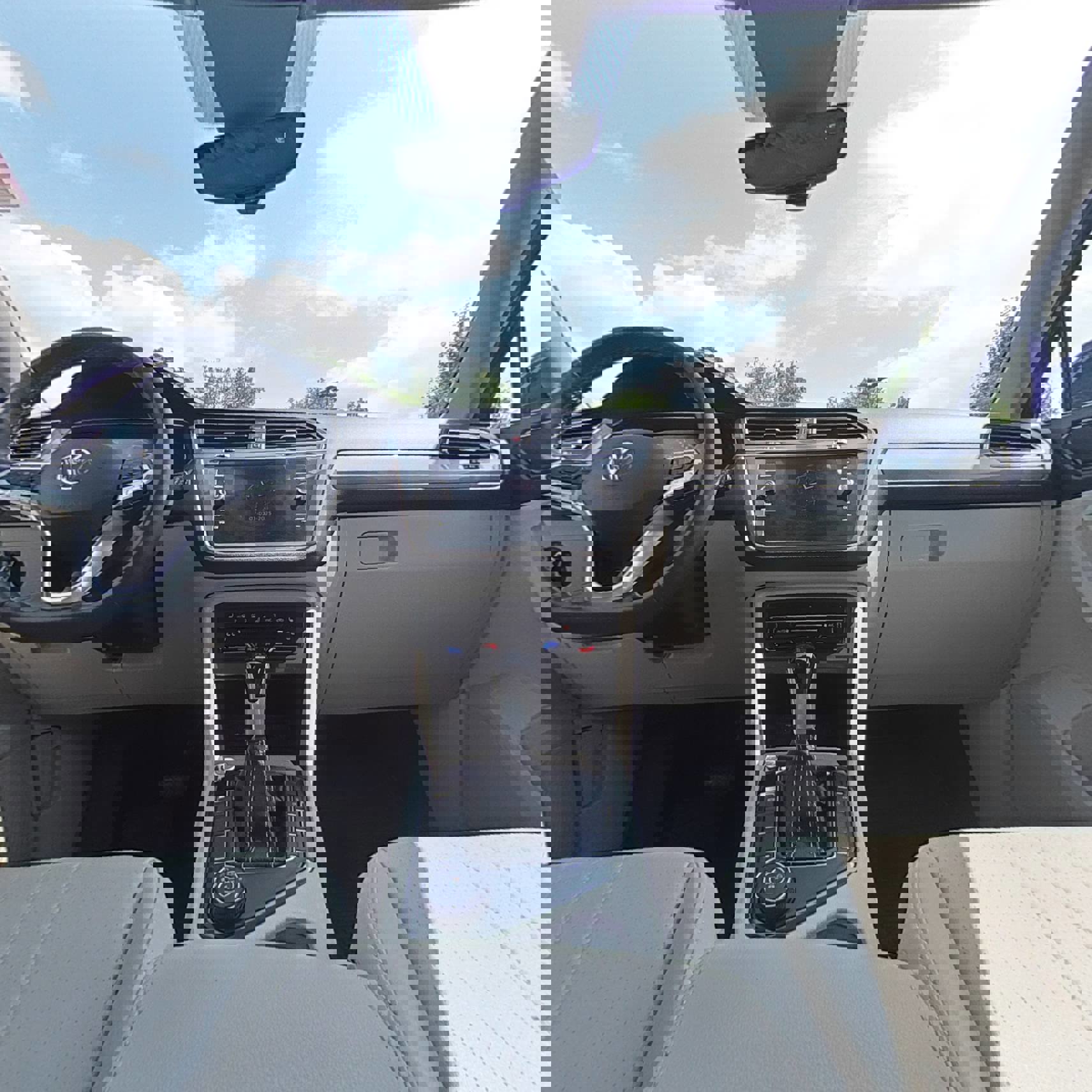 Used 2023 Volkswagen Tiguan SE image 25