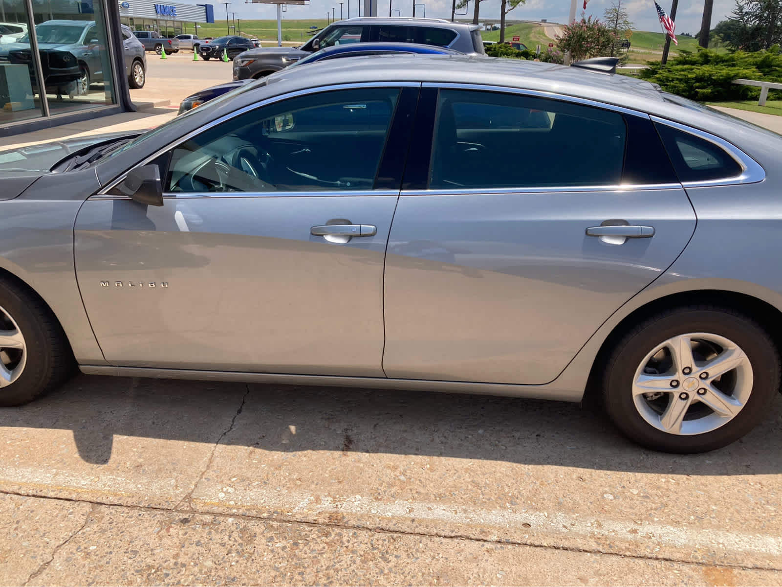 Used 2023 Chevrolet Malibu LS FWD image 2