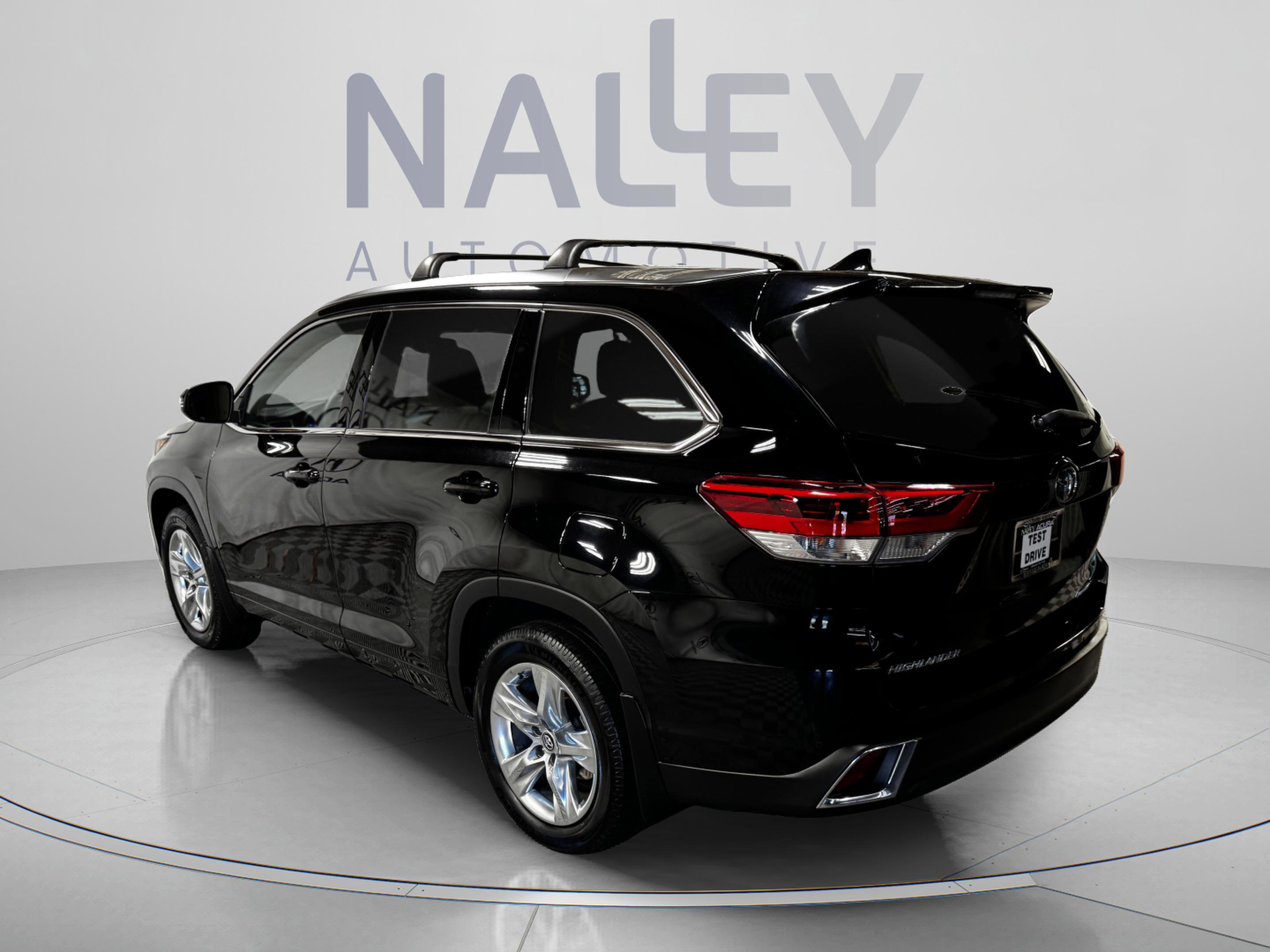 Used 2017 Toyota Highlander Limited AWD/4WD image 3