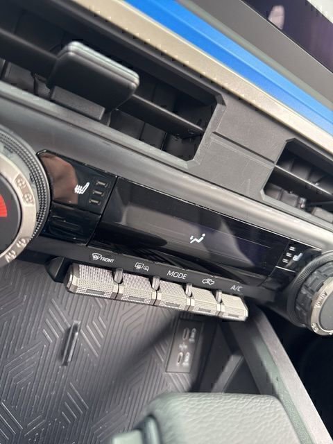 Certified 2025 Toyota Tacoma TRD Off-Road image 30