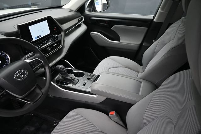 Used 2023 Toyota Highlander L FWD image 18