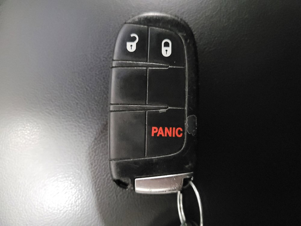 Used 2022 Jeep Grand Cherokee Laredo E image 32