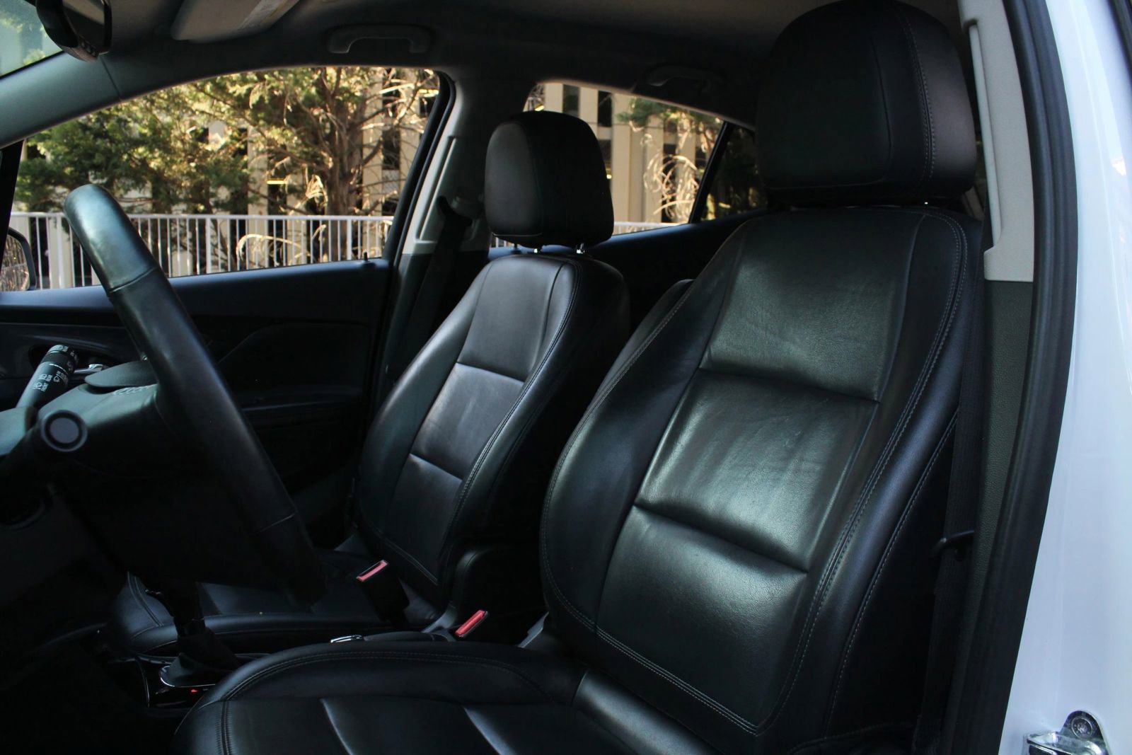 Used 2018 Buick Encore Essence image 16