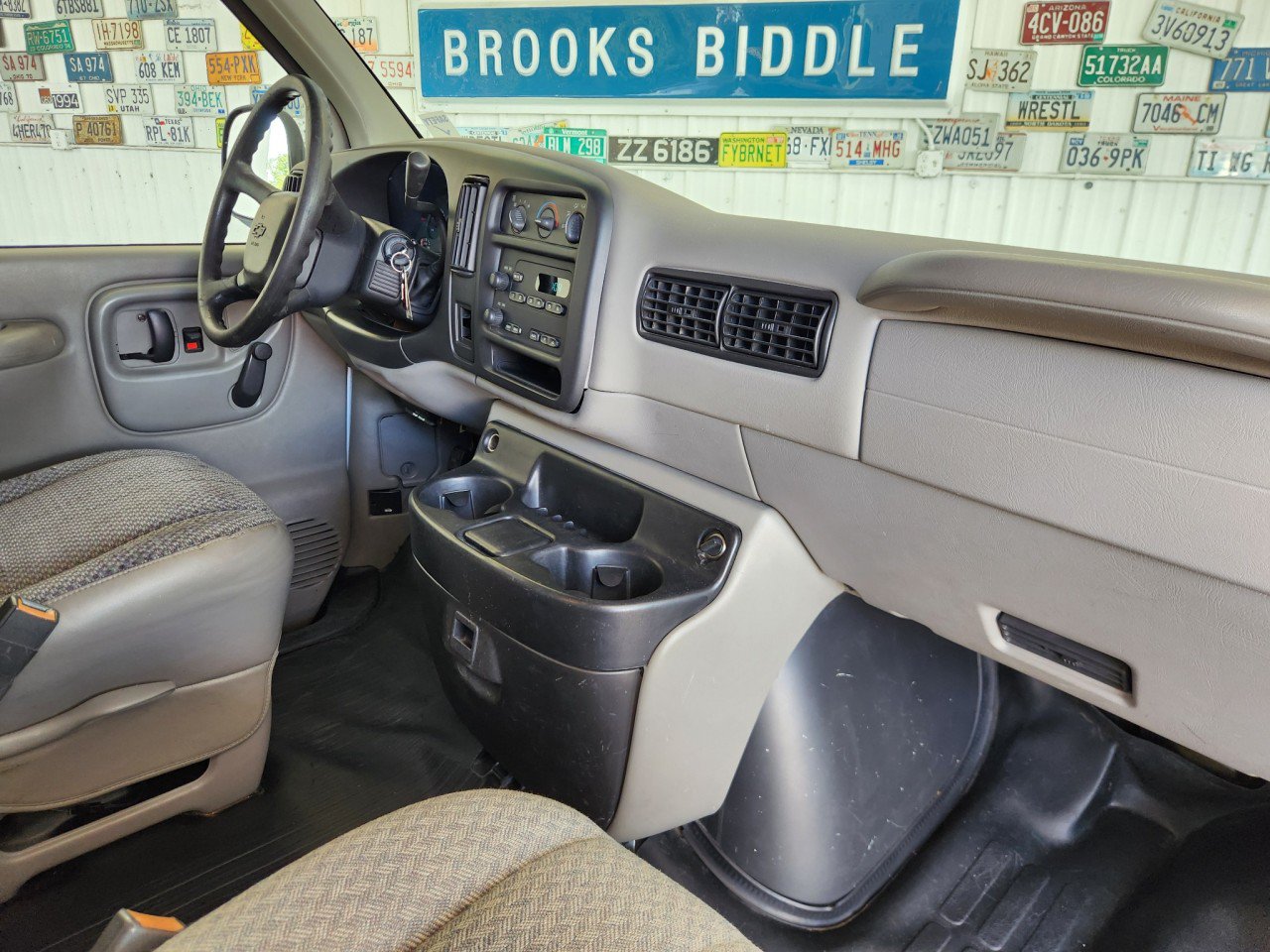 Used 2001 Chevrolet Express 3500 RWD image 2