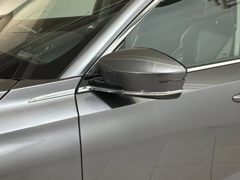 Used 2023 Acura MDX SH-AWD w/ Advance Package image 26