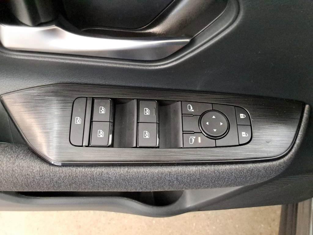 Used 2025 Nissan Kicks SV w/ SV Premium Package FWD image 17
