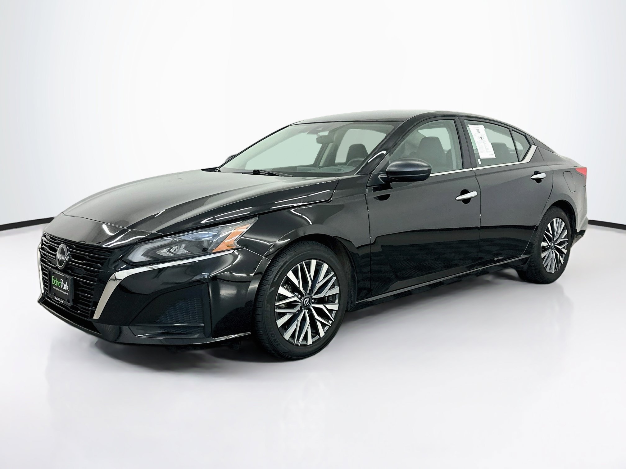 Used 2025 Nissan Altima 2.5 SV FWD image 3