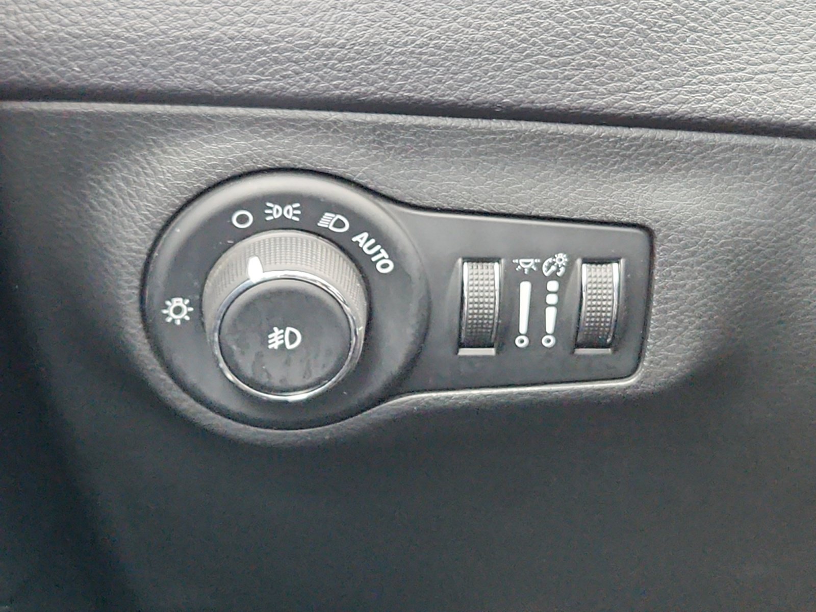 Used 2017 Jeep Compass Latitude w/ Popular Equipment Group AWD/4WD image 25