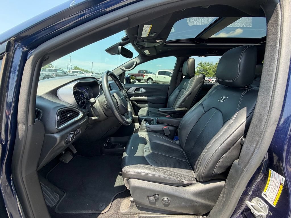 Used 2018 Chrysler Pacifica Touring-L Plus w/ Advanced Safetytec Group FWD image 3