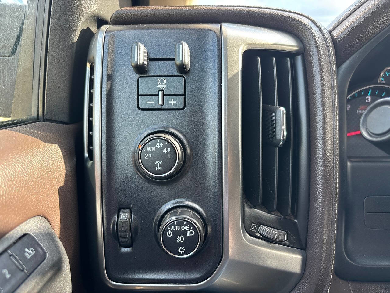 Used 2015 Chevrolet Silverado 1500 LTZ Z71 w/ LTZ Plus Package image 17