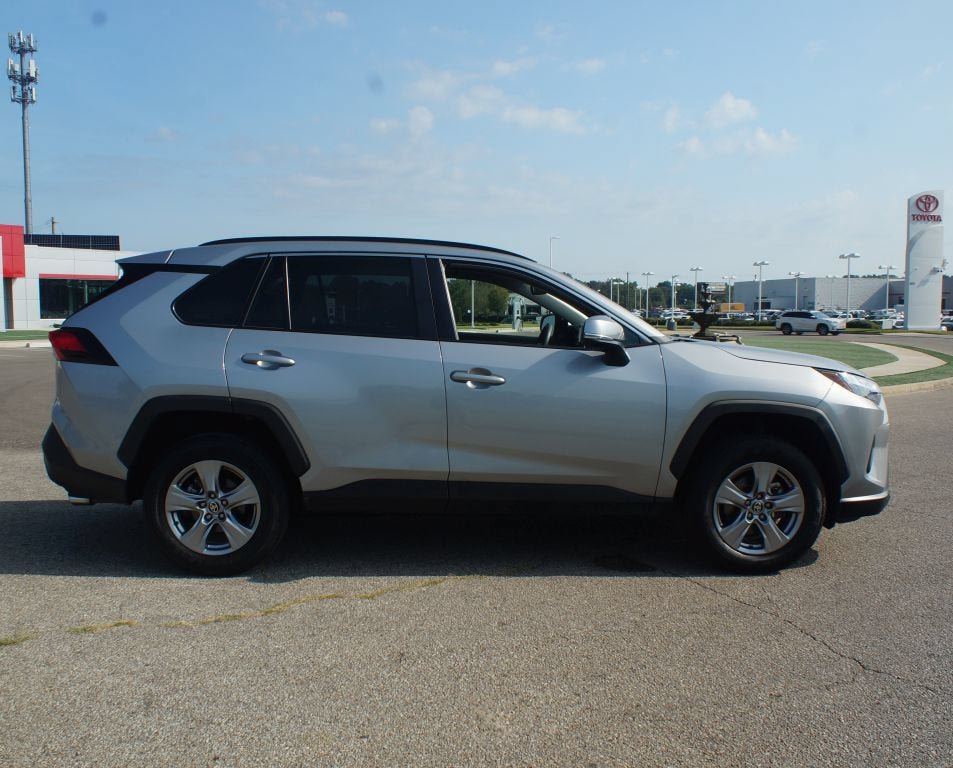 Used 2025 Toyota RAV4 XLE AWD/4WD image 20