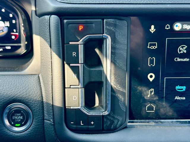 Used 2024 GMC Yukon Denali w/ Advanced Technology Package AWD/4WD image 23