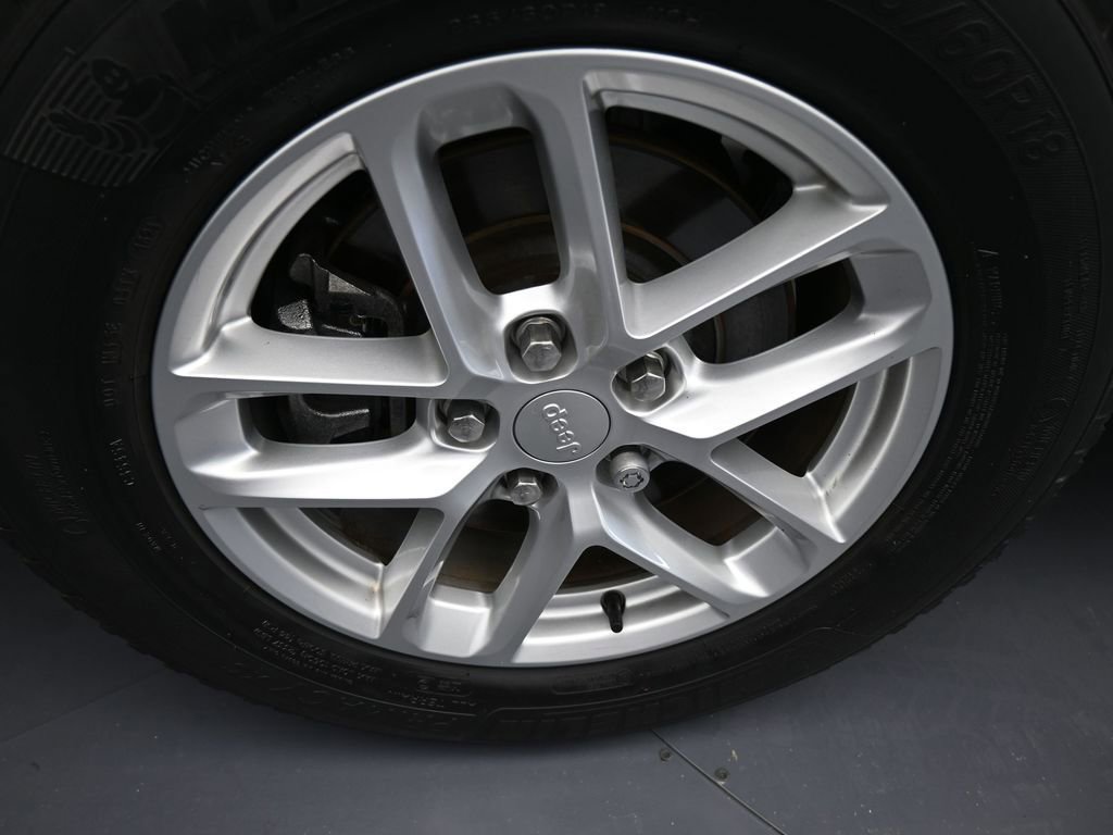 Used 2021 Jeep Grand Cherokee L Laredo w/ Luxury Tech Group I image 43