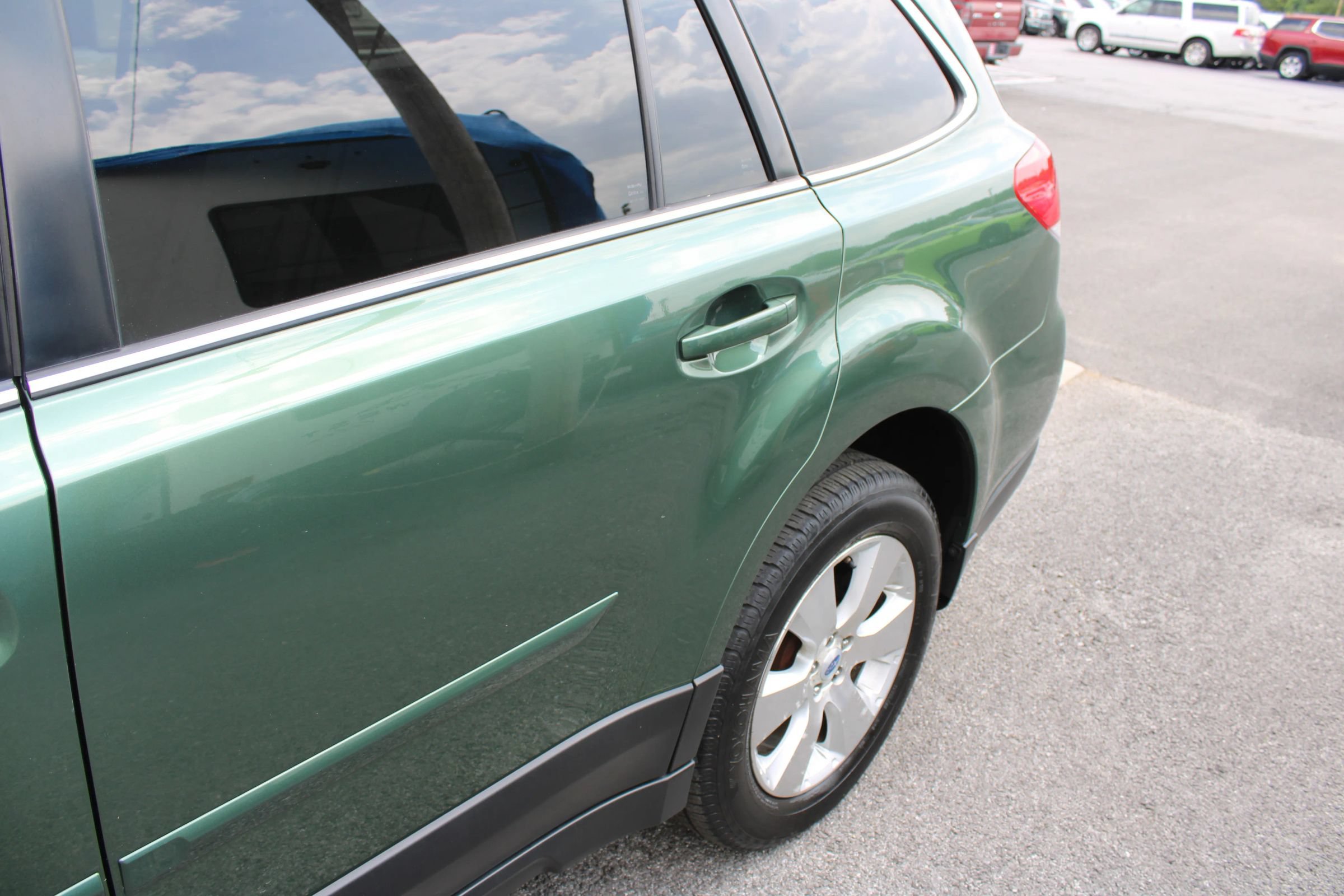 Used 2012 Subaru Outback 3.6R Limited AWD/4WD image 4