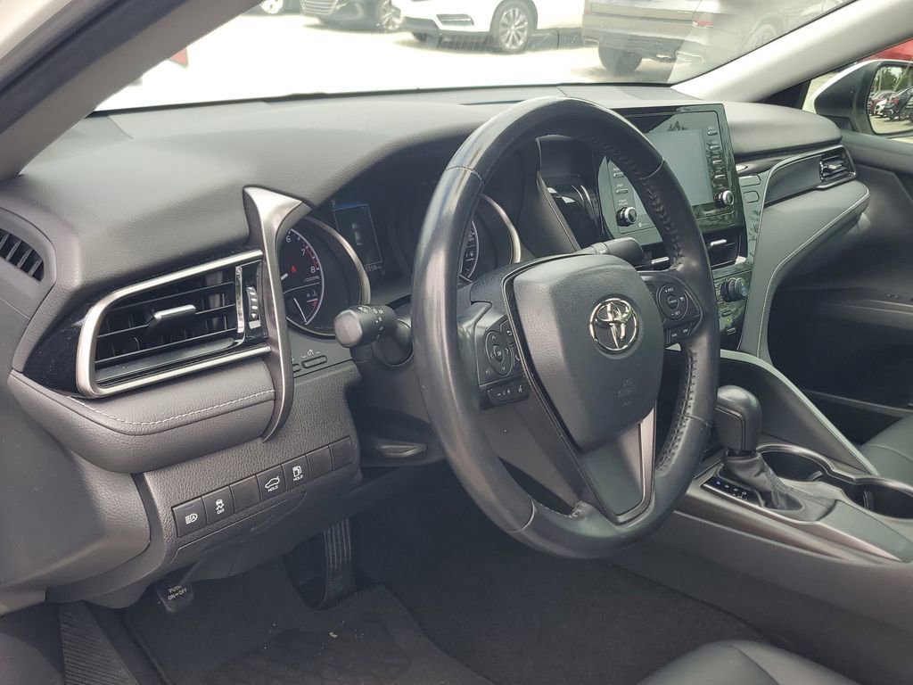 Used 2021 Toyota Camry SE image 4