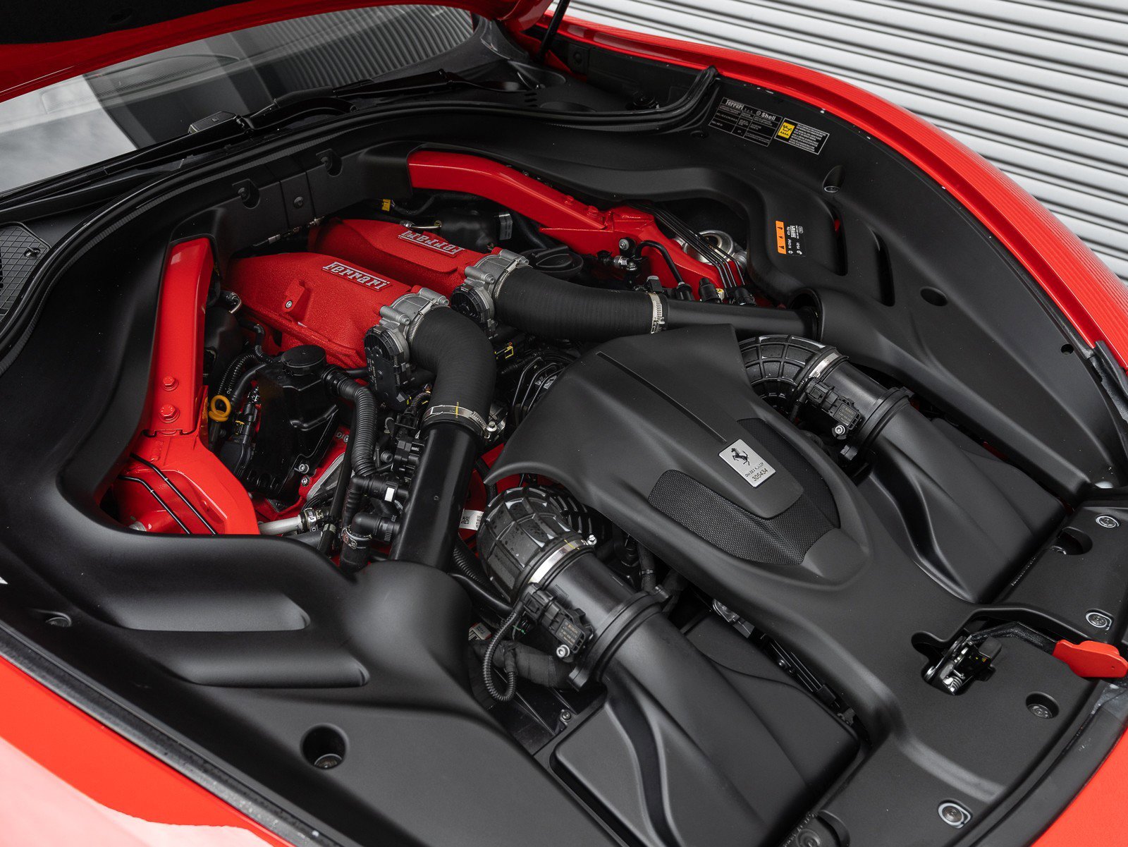 Used 2024 Ferrari Roma Spider image 32