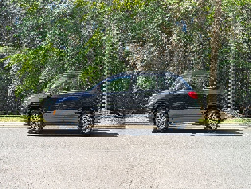 Used 2017 Volkswagen Tiguan S FWD image 5