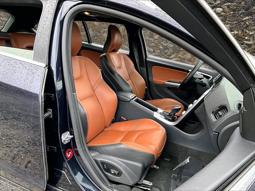 Used 2016 Volvo V60 T5 Premier w/ Climate Package image 7