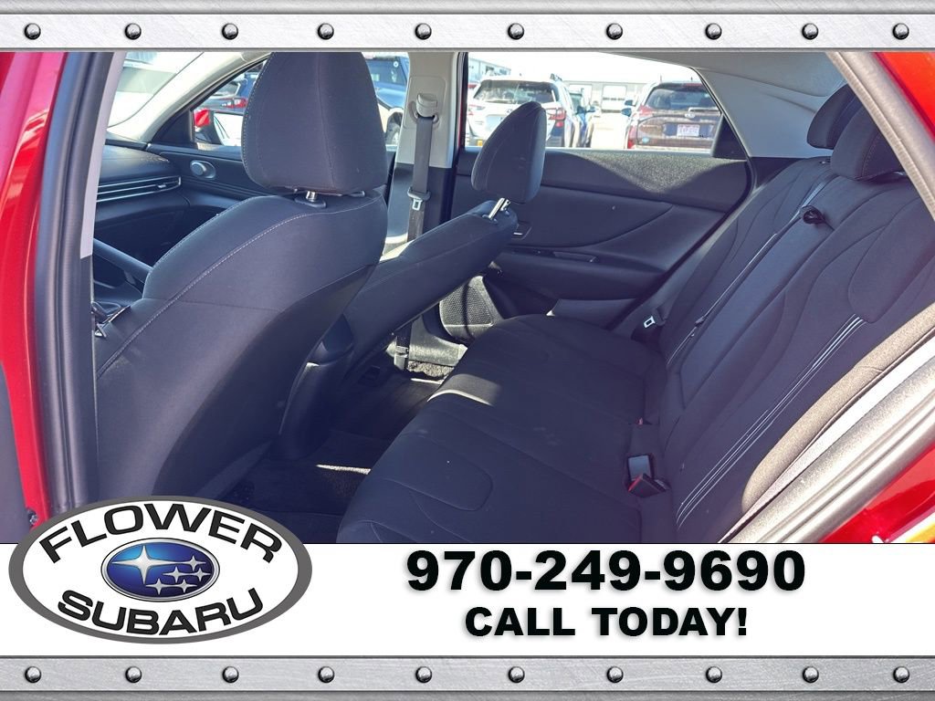 Used 2021 Hyundai Elantra SEL w/ Convenience + Premium Package image 17