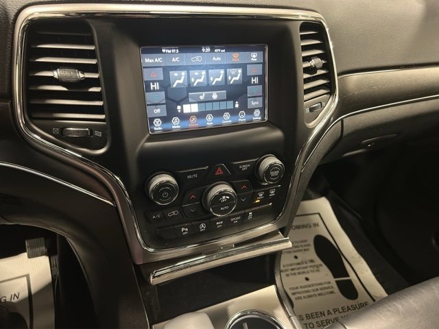 Used 2018 Jeep Grand Cherokee Limited image 16