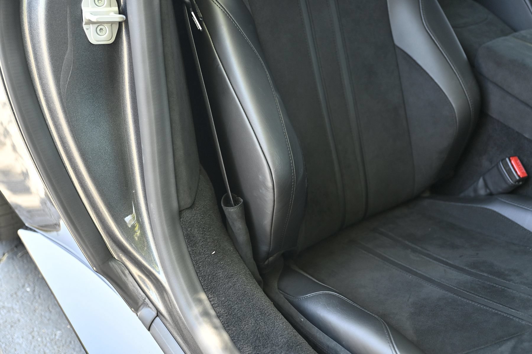 Used 2020 Aston Martin V8 Vantage Coupe RWD image 25