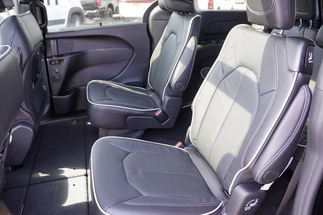 New 2026 Chrysler Pacifica Limited w/ S Appearance Package image 12