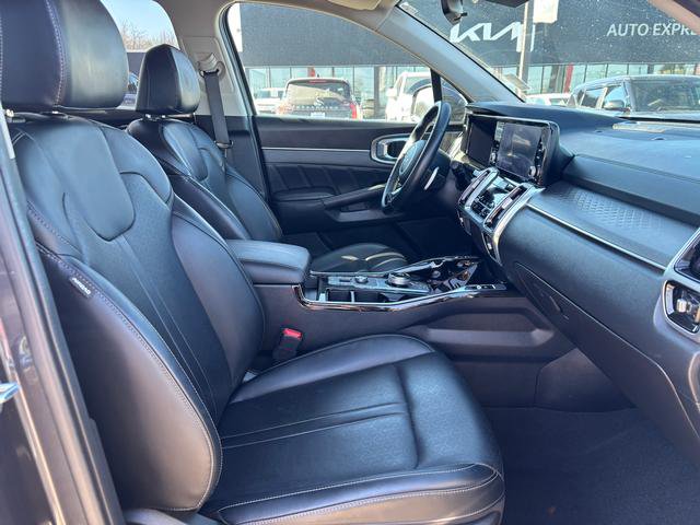 Certified 2022 Kia Sorento SX w/ Panoramic Sunroof Package image 16