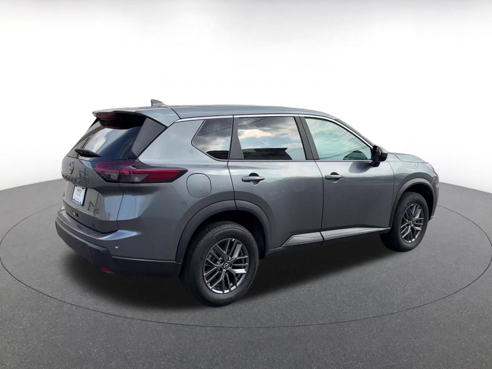Used 2026 Nissan Rogue SV AWD/4WD image 14