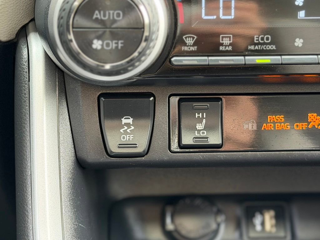 Used 2025 Toyota RAV4 XLE w/ Convenience Package AWD/4WD image 15