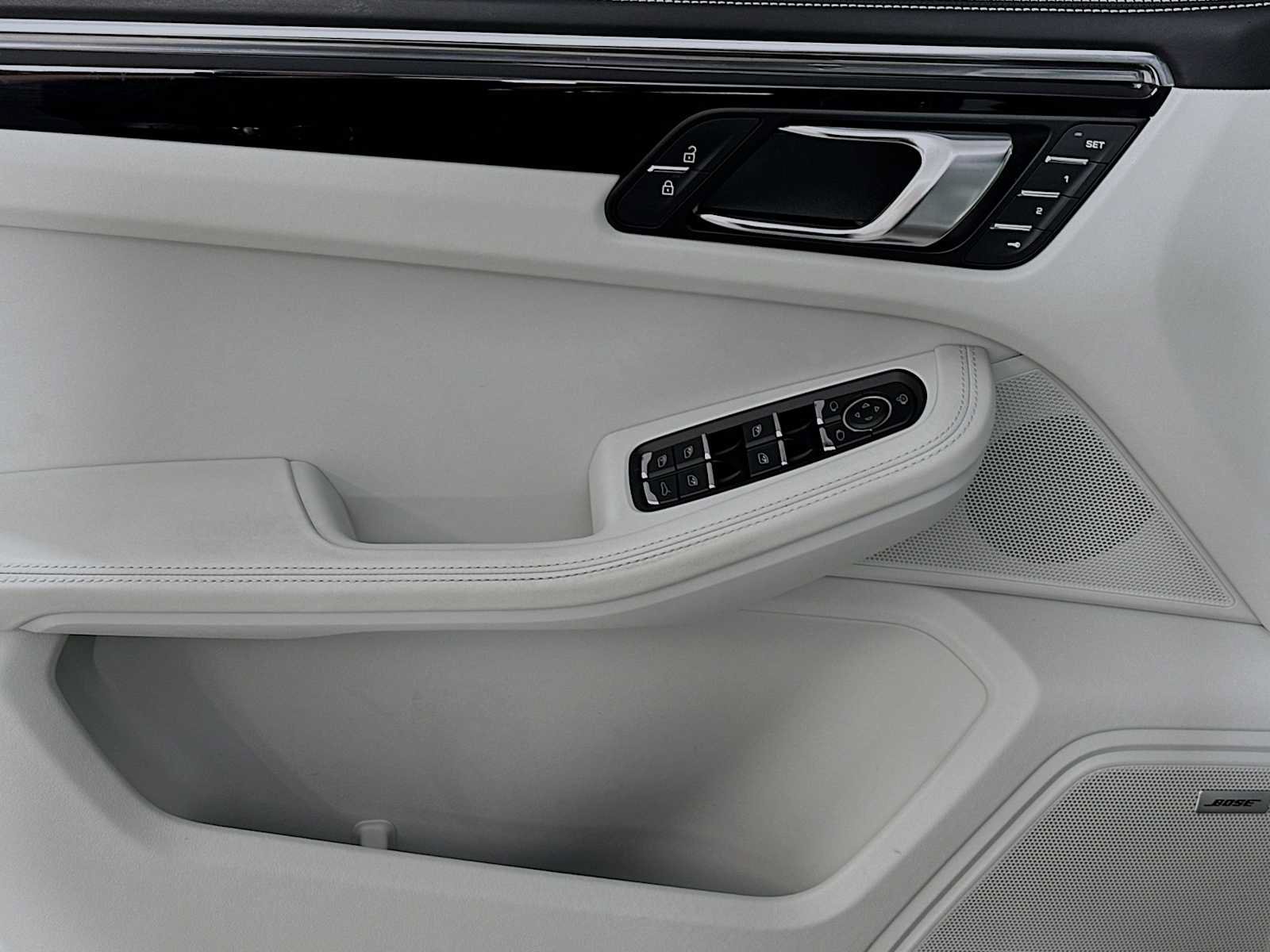Certified 2026 Porsche Macan AWD/4WD image 11