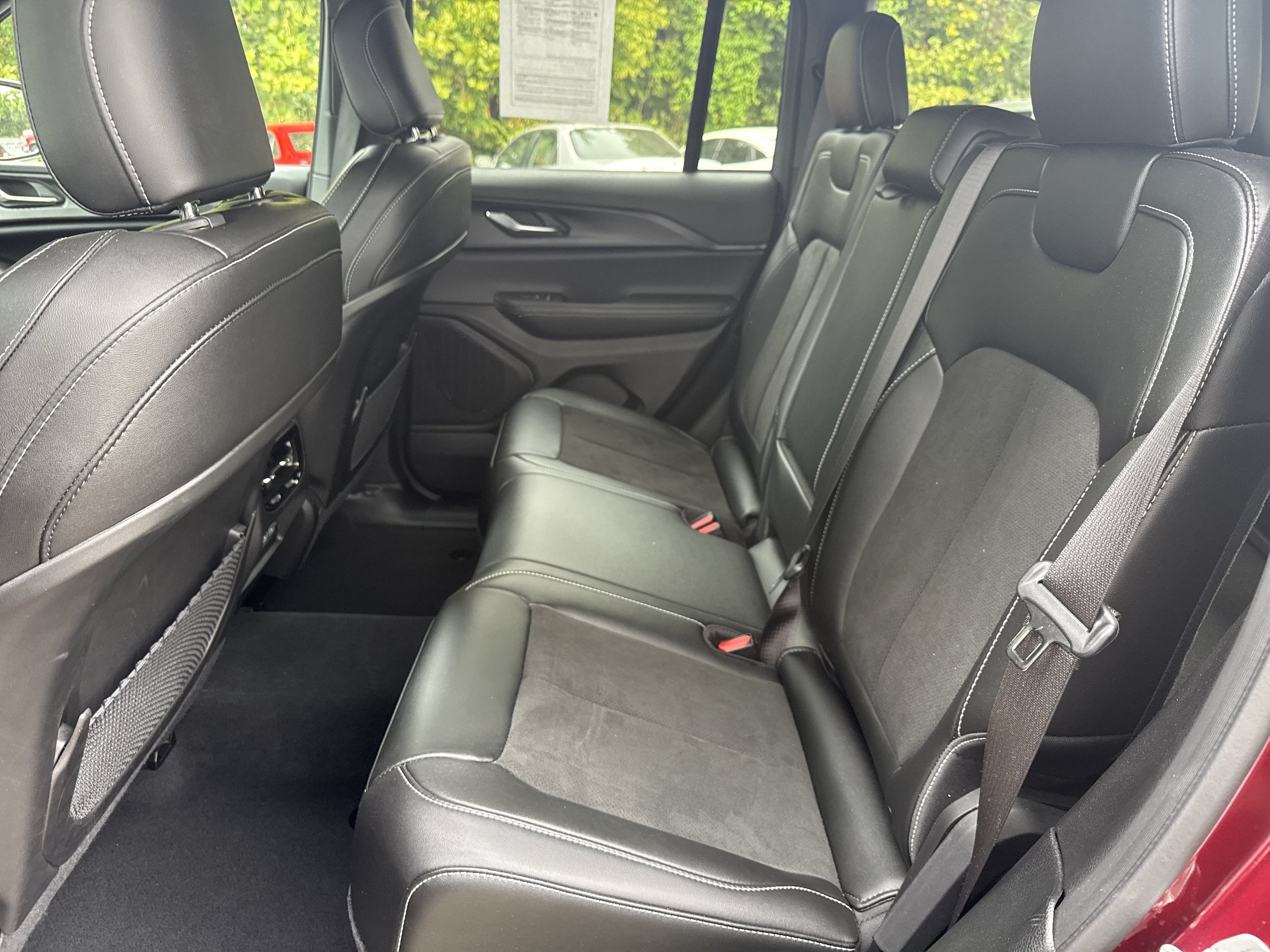 Used 2024 Jeep Grand Cherokee Altitude AWD/4WD image 3
