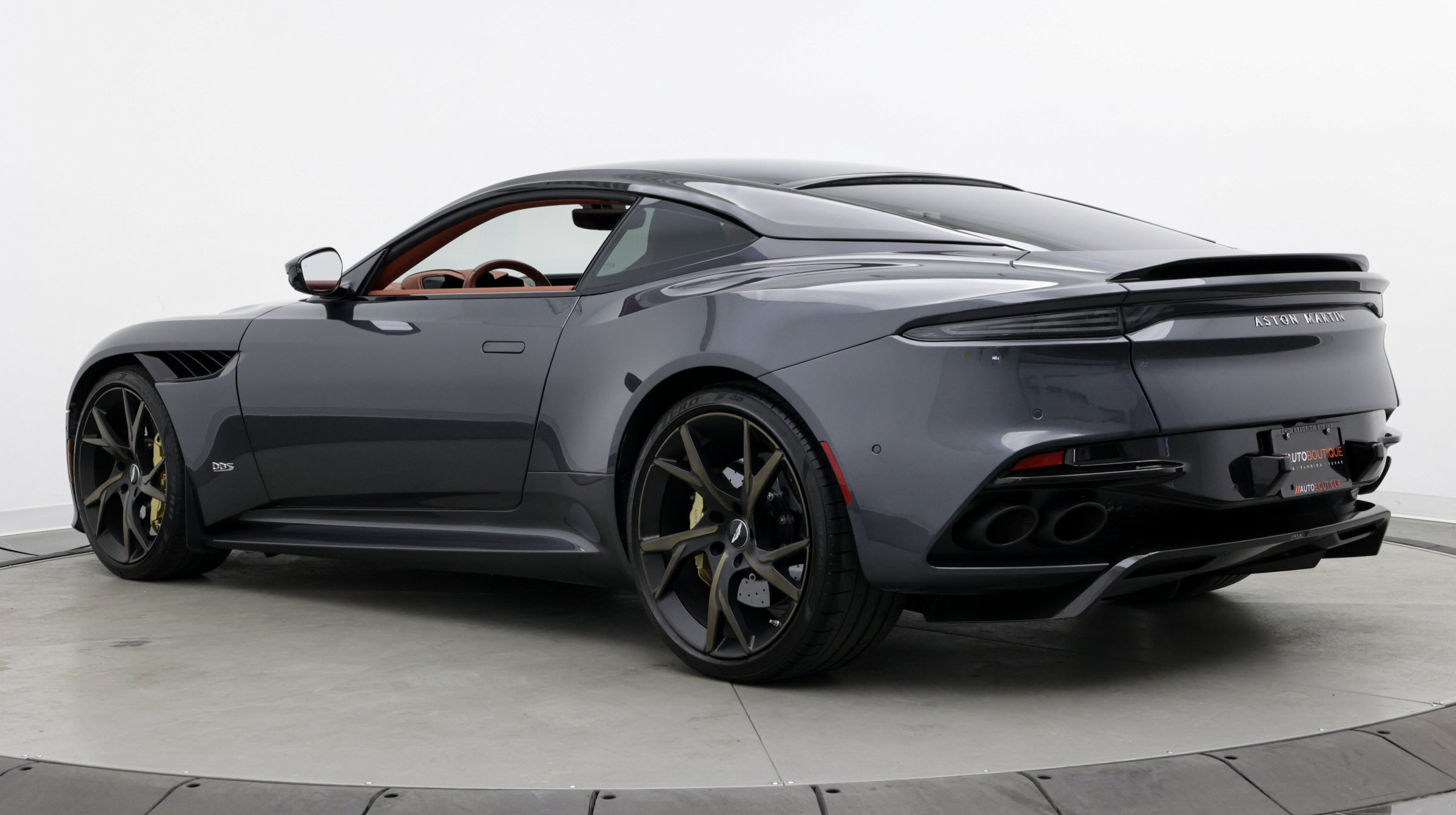 Used 2019 Aston Martin DBS Superleggera RWD image 7